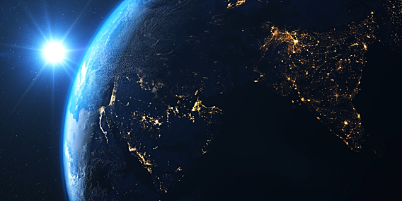 太阳照亮地球表面 地球缓慢转动 4K超高清分辨率3840*2160视频素材下载