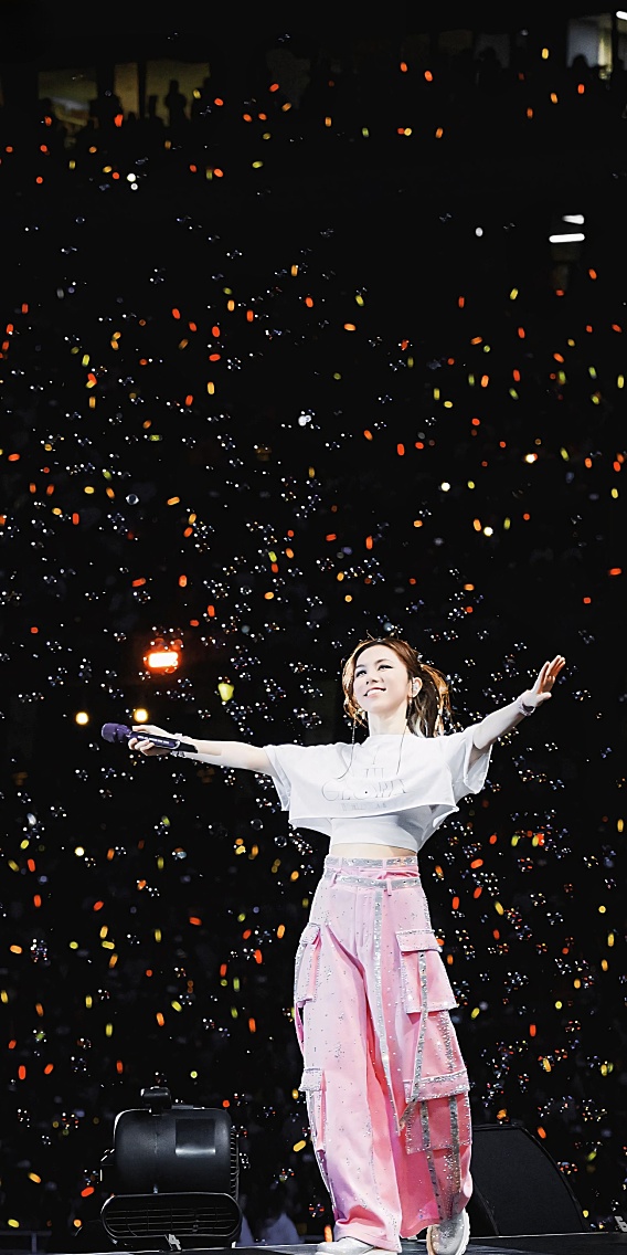 邓紫棋演唱会现场灯光璀璨 最新手机壁纸图片原图免费下载